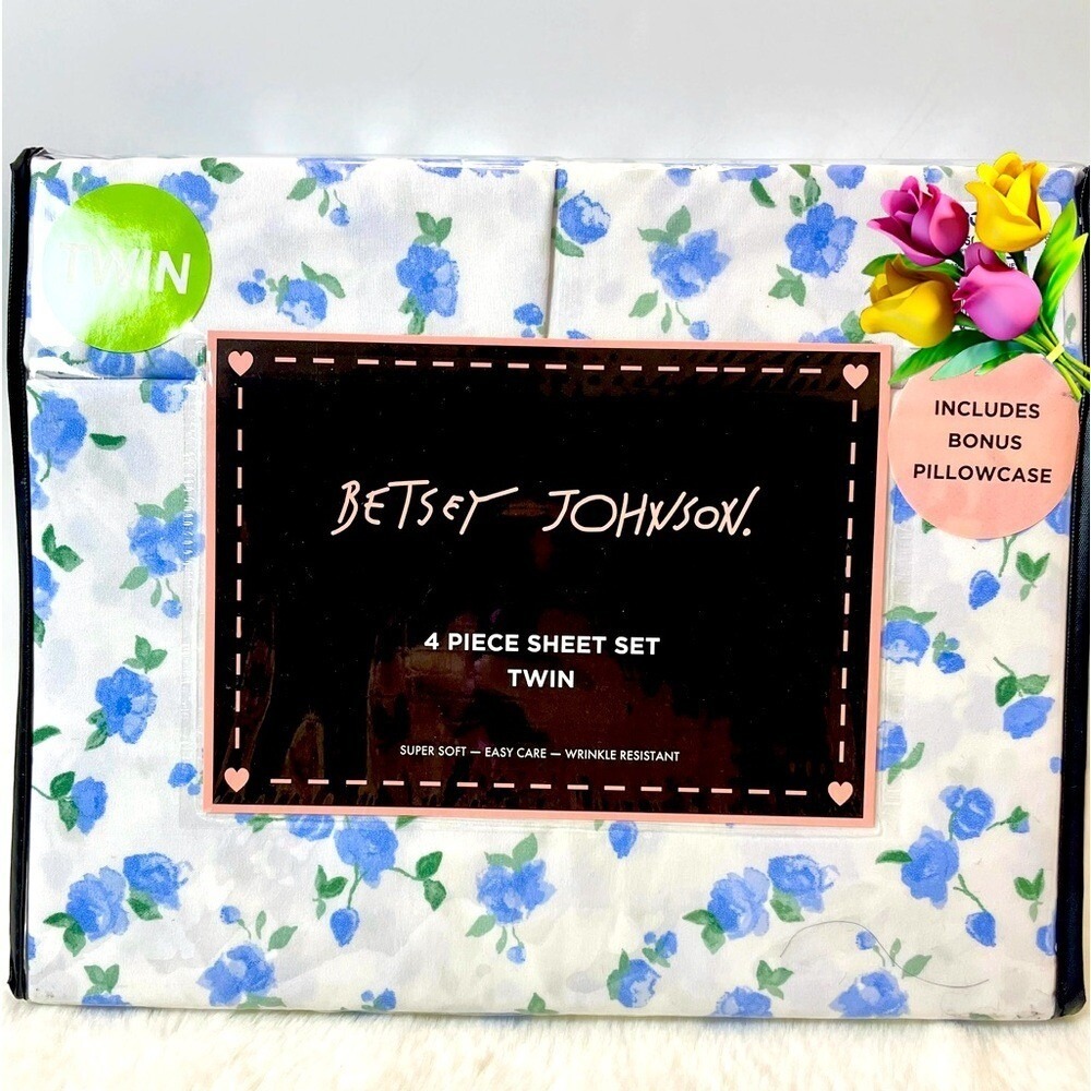 BETSEY JOHNSON ROSEBUD Microfiber White Blue TWIN Sheet Set NWT